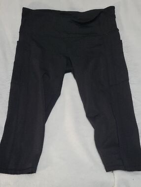 Athleta Size Large Ultimate Stash  Capris In Black